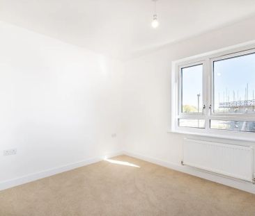 2 bedroom end of terrace house to rent - Photo 5