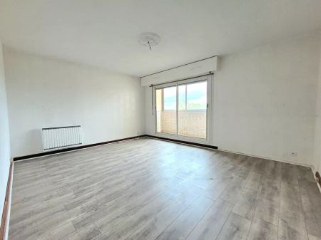 LOCATION - PAU : Appartement T3 de 63m² avec loggia fermée, parking et garage - Photo 2