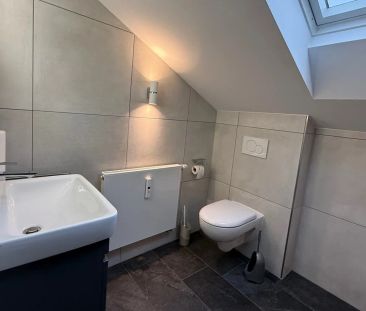 Dachgeschosswohnung frisch saniert und renoviert inkl. neue Einbauk... - Photo 5
