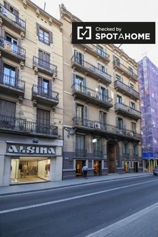 barcelona, Catalonia 08012 - Photo 5