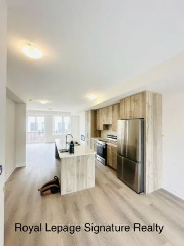 Condo Townhouse For Lease | W9244379 - Photo 2