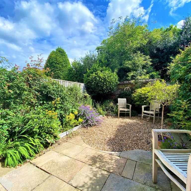 3 bedroom townhouse to rent - Photo 1