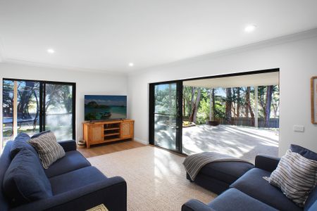 Luxury Living in Sought-After Kiama Heights - Photo 5