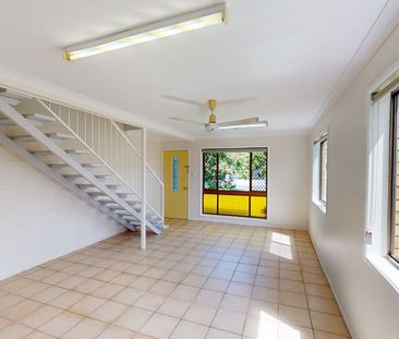 Freshly Updated & Ultra-Convenient Living in Kawana - Photo 1