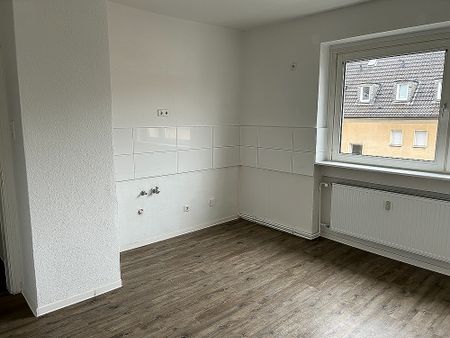 Hier müssen Sie nur noch einziehen… 2 Zimmer in der 1 Etage mit Balkon erwarten Sie - Photo 4