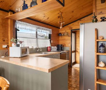 Charming Family Home with Pool in Papamoa Beach - Photo 2