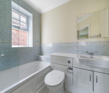 4 bedroom detached house to rent - Photo 3