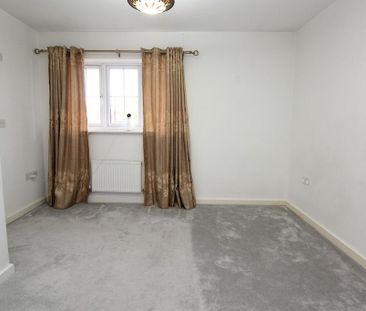 3 bedroom end of terrace house to rent - Photo 3