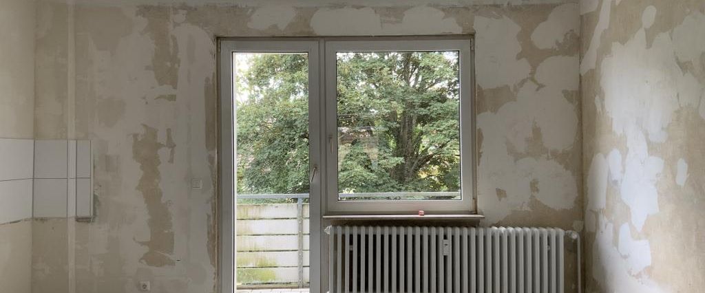 Geräumige 2,5 Zimmerwohnung mit großer Wohnküche, neuem Wannenbad mit Fenster sowie Balkon - Photo 1