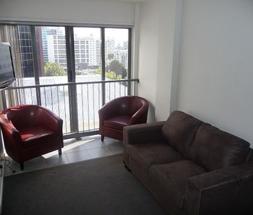 Single Bedroom to rent in Shared Apartment - Photo 3