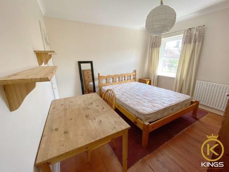 5 bedroom semi-detached house to rent - Photo 2