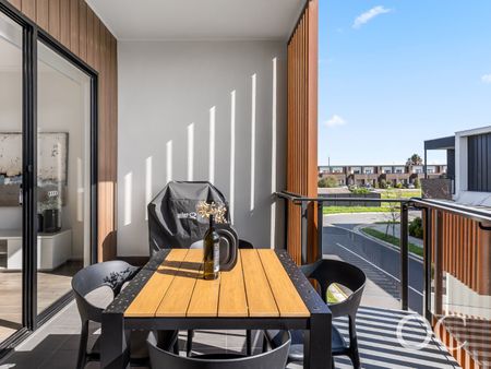 Open the Door to Effortless Style with an Entertainer's Balcony - Photo 2