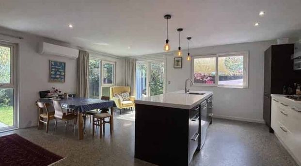 OPAWA - 4 BEDROOMS, 2 BATHROOMS, DOUBLE GARAGE - Photo 1