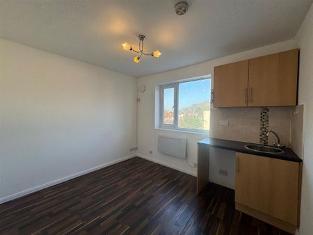 Studio to rent - Photo 2