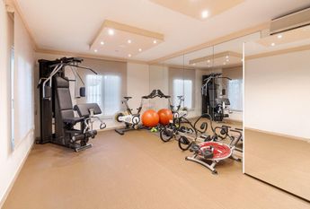 Luxury Villa for rent in Las Chapas, Spain