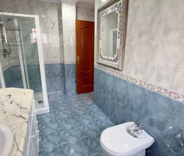 Room in a shared 6-bedroom apartment for rent in Castilla - Foto 4