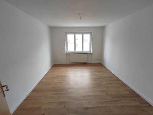 Helle 2-Raum-Wohnung mit Balkon! - Foto 1