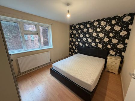 4 Bed Flat, Tristram Close, E17 - Photo 3