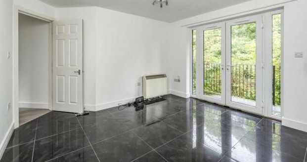 4 bedroom flat to rent - Photo 1