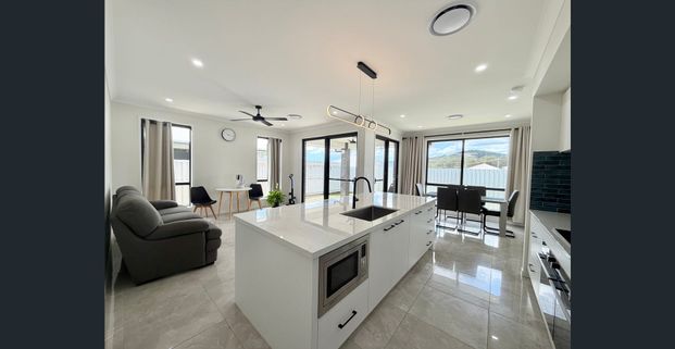 Newly built property with 10 kw solar panels and smart home features | Next to park perfect for family! (unfurnished) - Photo 1