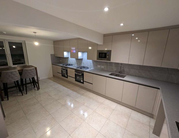 Woodcock Hill Room 4 - Photo 1