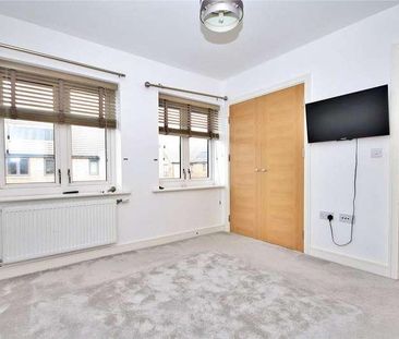 Jelley Way, Woking, Surrey, GU22 - Photo 5