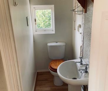Studio Flat, Elsham Road, W14 - Photo 3