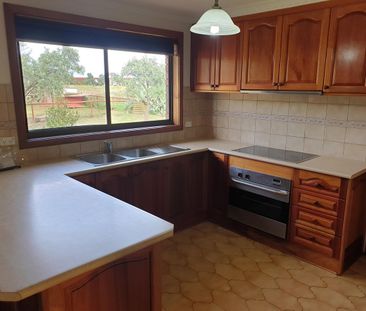 Gorgeous house with options of land - Photo 1