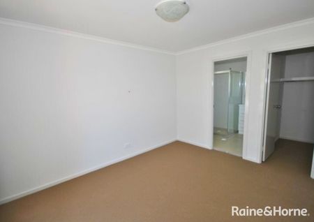 Modern Family Living - Photo 4