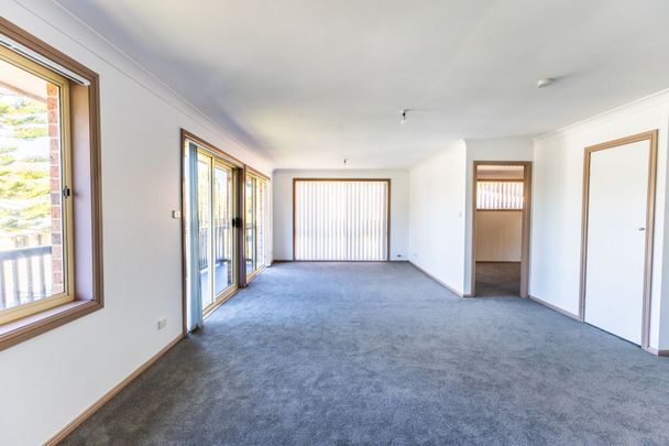 Large family home within walking distance to the water's edge - Photo 1