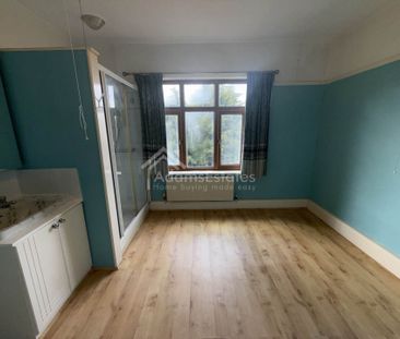 Price £1,000 pcm - Available Now - Unfurnished - Photo 4