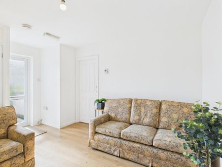 3 bedroom flat to rent - Photo 2