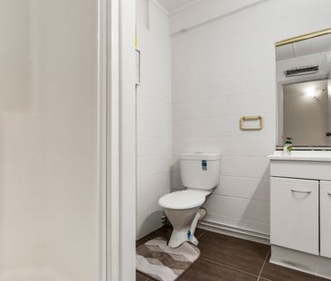 Renovated & Elevated - Expansive Living - Photo 3