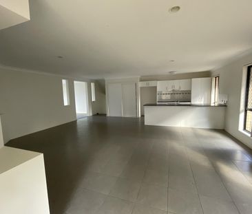 Spacious Family Home in Sought After Willow Rise Estate - Photo 2