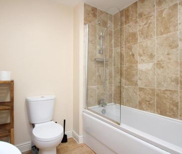 ***STUDENT PROPERTY*** £675 PER PERSON PER MONTH BILLS INCLUDED 202... - Photo 1