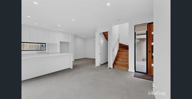 Modern Style and Convenience in Ascot Vale - Photo 1