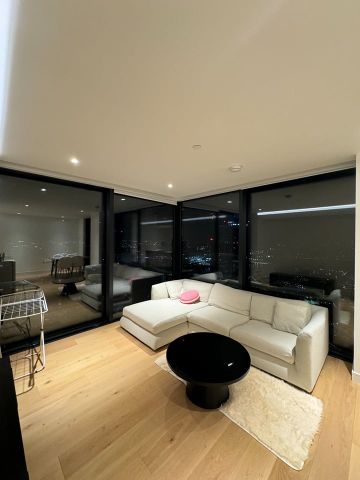 2 Bed Flat, Hampton Tower, E14 - Photo 2