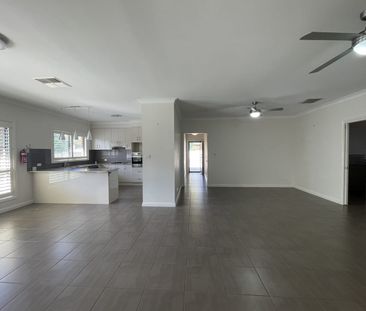 Family home hidden away in Hillvue... - Photo 1