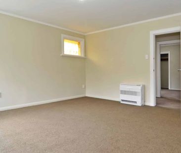 Fantastic Three Bedroom Home - Photo 3