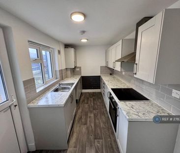 2 bedroom semi-detached house to rent - Photo 2