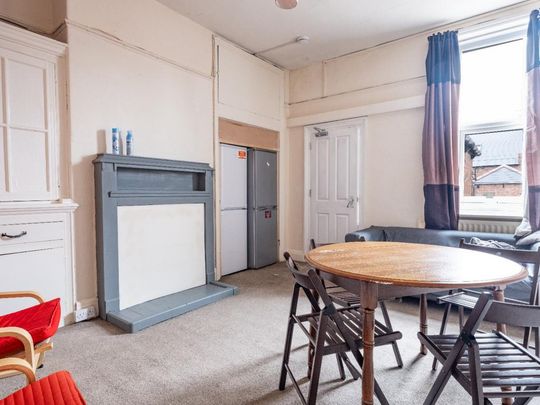 4 bedroom maisonette to rent - Photo 1