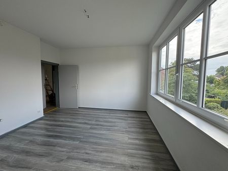 Renovierte, großzügige 4-Zimmer-Wohnung in zentraler Lage! - Foto 2