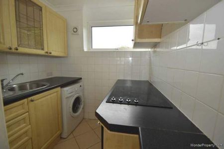 2 bedroom property to rent in Addlestone - Photo 5