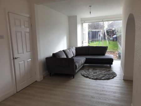 3 bedroom semi-detached house to rent - Photo 2