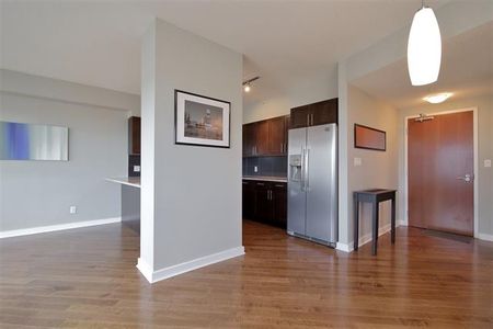 2 Br Condo For Rent In Downtown W/ Undgr. Parking & In Suite Laundry! - Photo 5