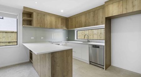 Brand new townhouses fantastic for the family - Photo 3