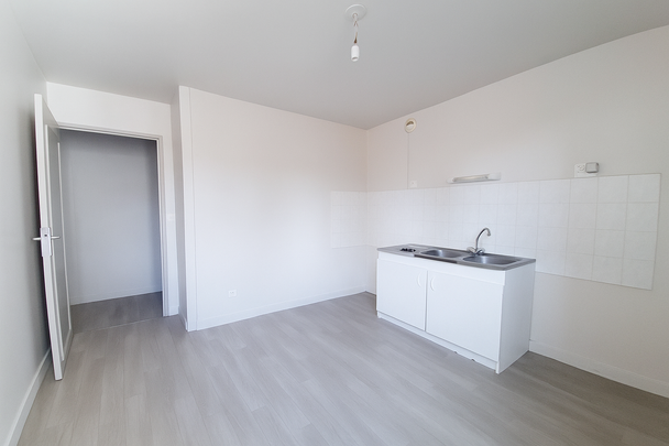 Type 5 refait à neuf de 92 m² – à côté du tram - Photo 1