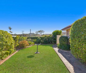 Immaculate single level brick home - Photo 6