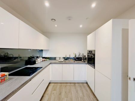 2 Bedroom 2 Bathroom Flat29 - Photo 5