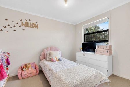 Well-Maintained Spacious Three Bedroom Home! - Photo 3
